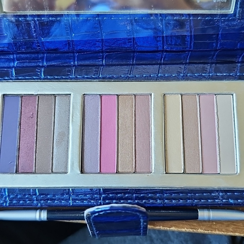 Vintage Pop Beauty Blue Eyes Eyeshadow Palette - Collector's Item - Never Used - Picture 4 of 8